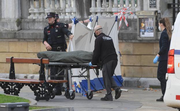 El joven asesinado en San Sebastián sufrió navajazos en el cuello y el pecho