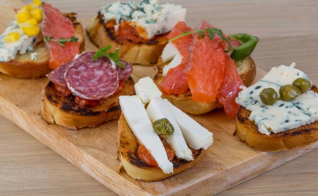 Cómo tostar pan en la freidora de aire para preparar el desayuno o hacer canapés