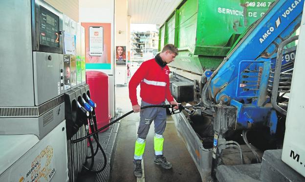 «La mitad de los comerciantes y taxistas se quedan fuera del descuento de 20 céntimos»