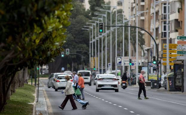 Las mejoras viales en cruces, pasos de cebra y carriles de Cartagena suman retrasos