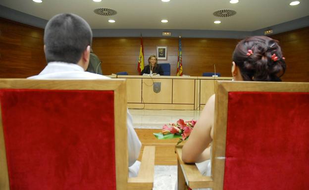 Demoras de «entre seis y doce meses» para registrarse como pareja de hecho en la Comunidad