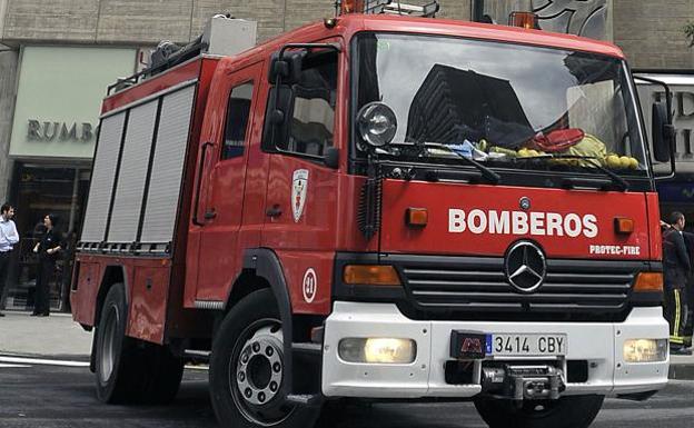 Los bomberos extinguen un incendio en una vivienda de La Ñora y dos conatos en Mula y Ceutí