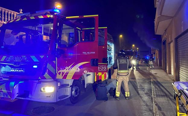 Extinguen el incendio de un garaje de Torre Pacheco