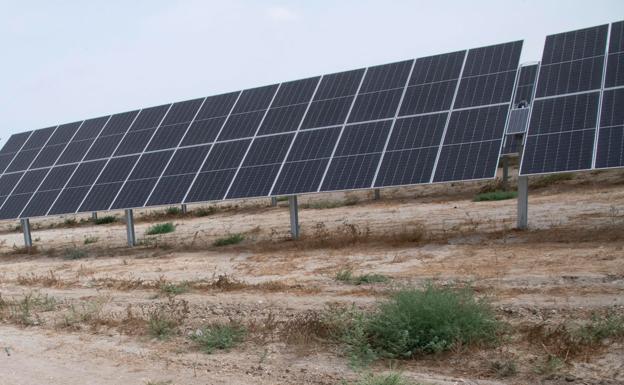 La falta de declaración ambiental deja en el aire el futuro de doce plantas fotovoltaicas