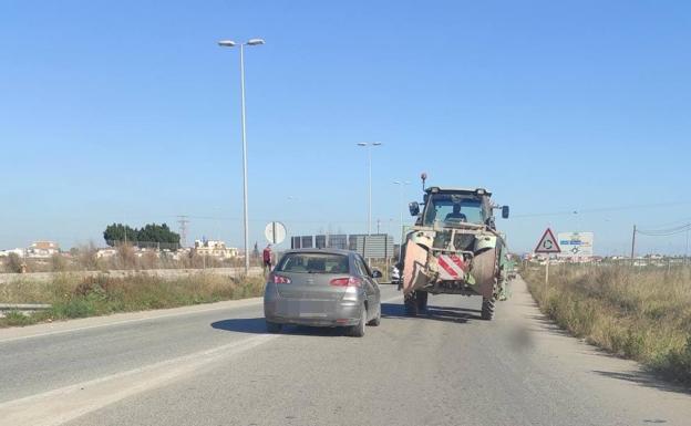 Tres encapuchados atracan un almacén de alimentación en Roldán