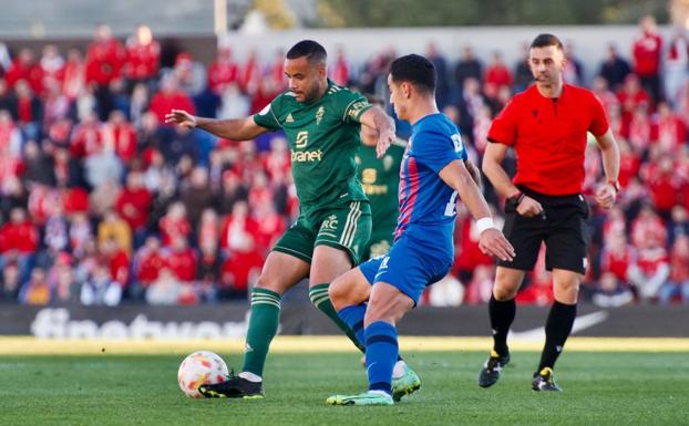 Un Murcia inofensivo no puede con un Eldense letal (1-0)