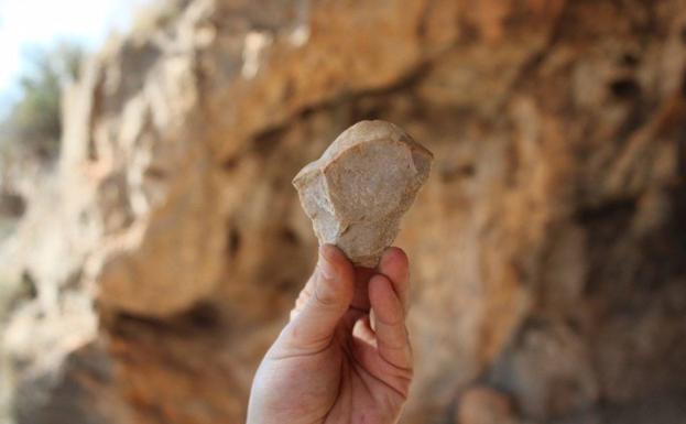 Nuevos restos hallados en el Abrigo de La Capilla, en Santomera, evidencian la presencia de neandertales