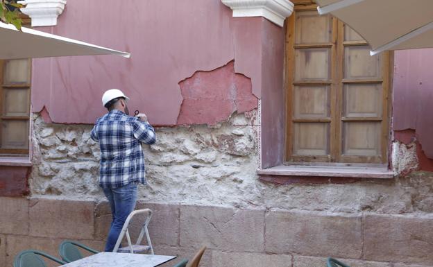 Comienzan el análisis de la fachada del Teatro Guerra de Lorca