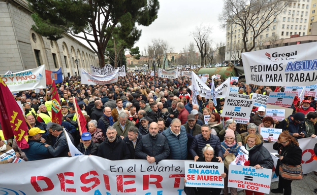 Los regantes del Trasvase preparan una protesta el martes en La Moncloa