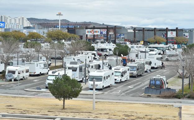 El área municipal de caravanas en Murcia se desborda ante un invierno primaveral