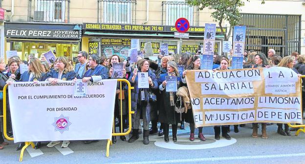 Justicia y letrados mantienen su pugna por las mejoras salariales