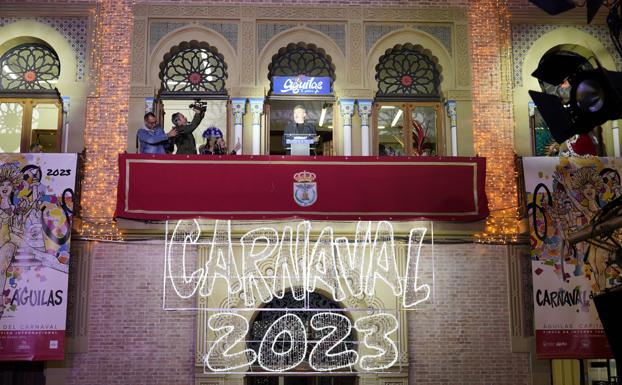 Miki Nadal inaugura el Carnaval de Águilas: «¡A unir la noche con el día!»