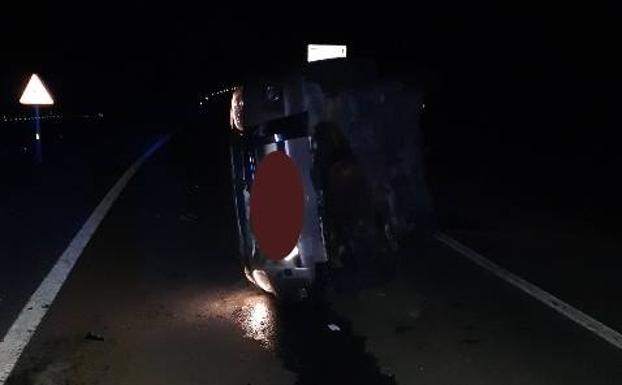 Pierde el control de su coche y vuelca cuando circulaba por Cartagena