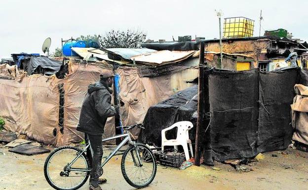 El polémico desalojo del asentamiento Walili en Níjar: «Aquí estoy peor que en Marruecos»