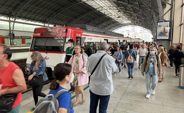 El transporte público sigue un 17% por debajo de 2019 pese a las bonificaciones