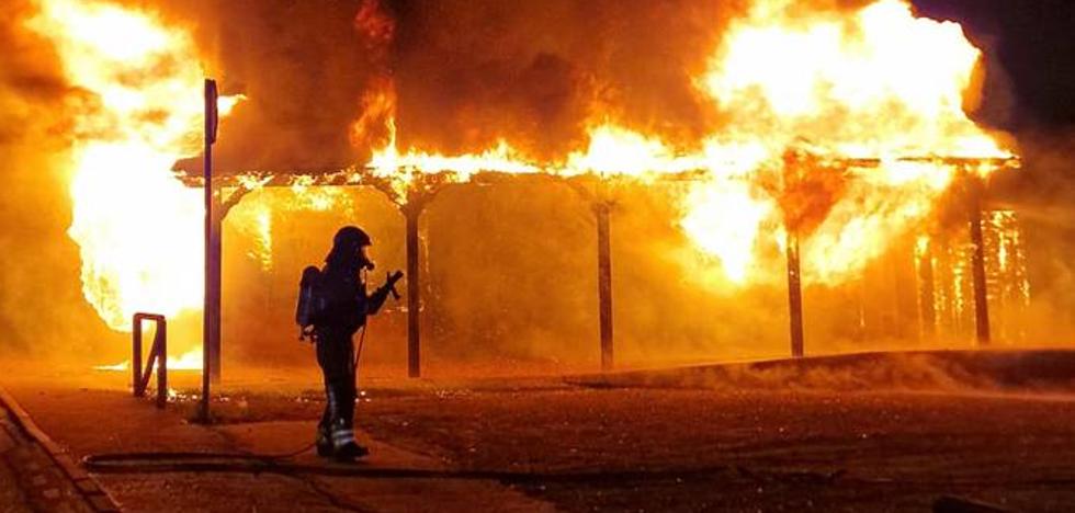 Arde el centro de visitantes del Parque Minero de La Unión