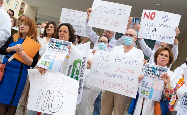 Las agresiones a sanitarios se duplican en la Región en los últimos cinco años