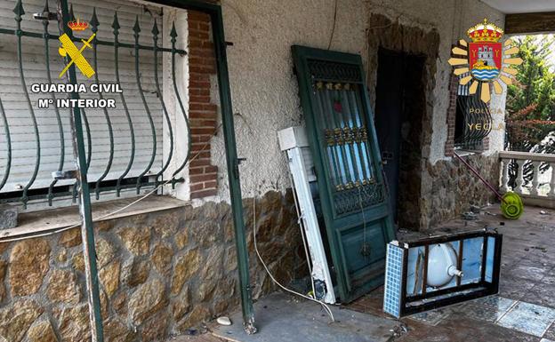 Detenidos dos jóvenes que fueron sorprendidos mientras robaban en una casa rural de Yecla