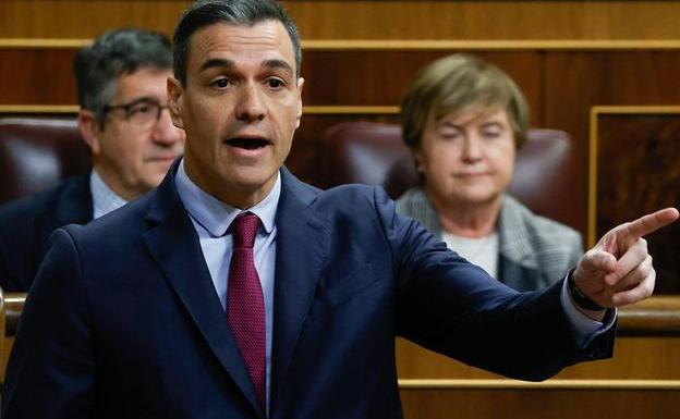 El PP hurga en la herida de la coalición y se ofrece a Sánchez para el ‘sí es sí’