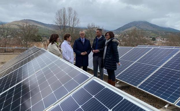 La instalación de techos solares en el hospital del Noroeste ahorra 130.000 euros en 8 meses