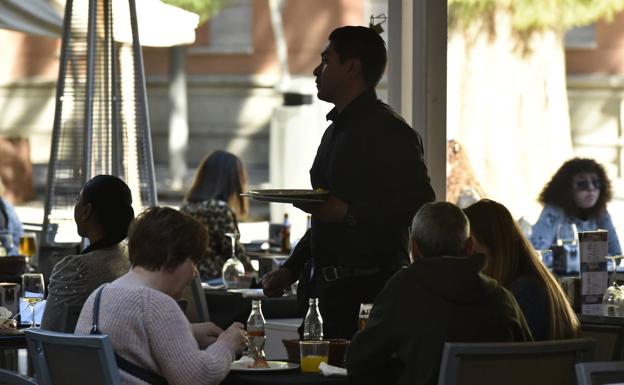 Qué trabajadores recibirán una paga extra de 2.160 euros en 2023