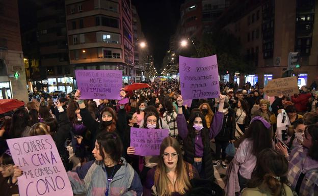 8M en Murcia: juntas pero no revueltas