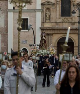 Imagen secundaria 2 - La iglesia del Carmen de Murcia estrena el via crucis del Cristo de Medinaceli