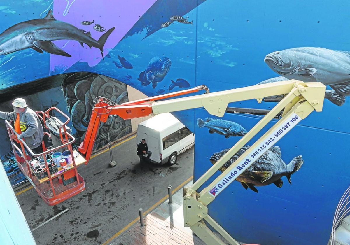 El túnel de Gisbert abre y estrena un mural acuático