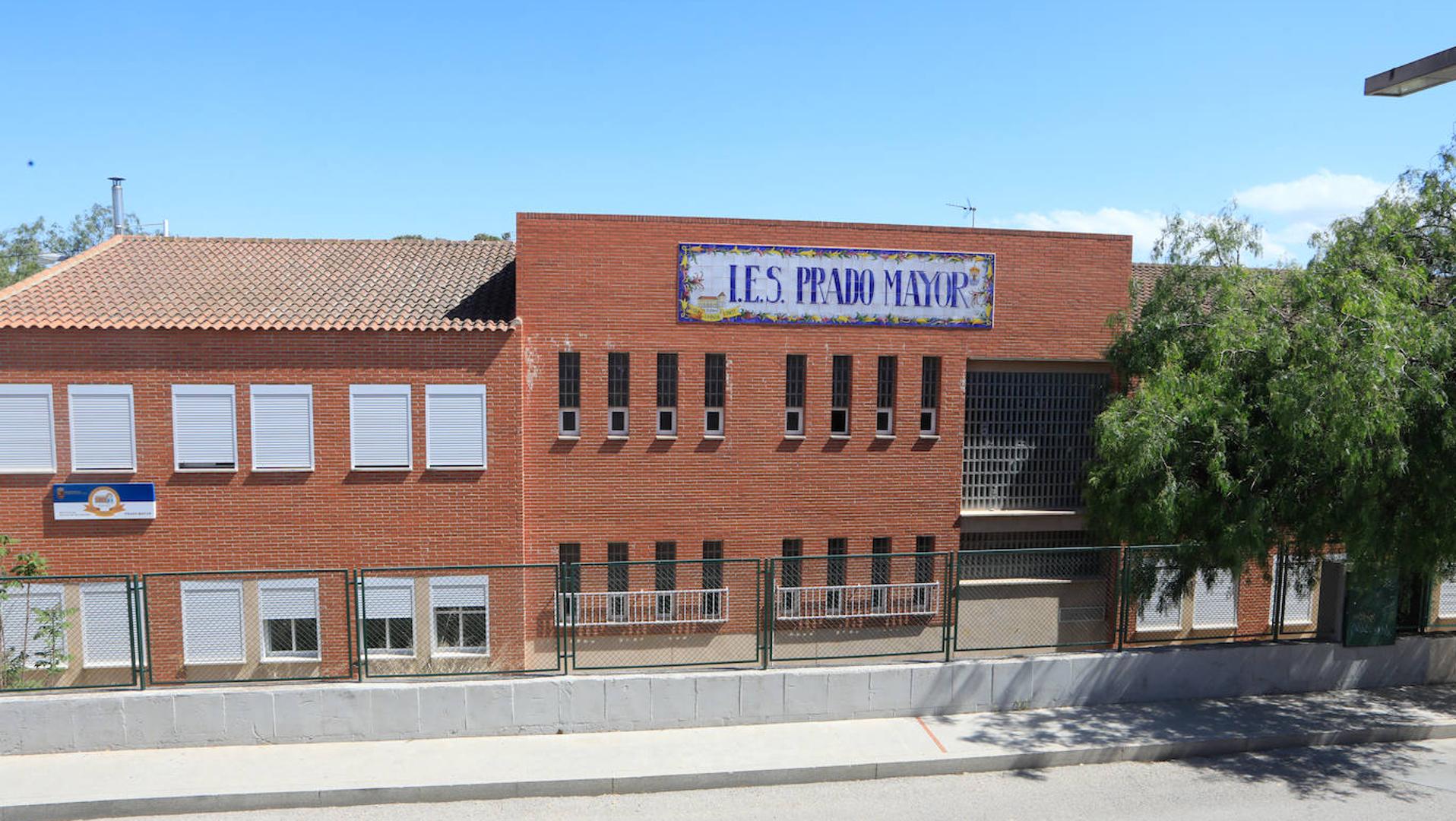 Libertad con cargos para un profesor acusado de tocamientos a varias alumnas en Totana