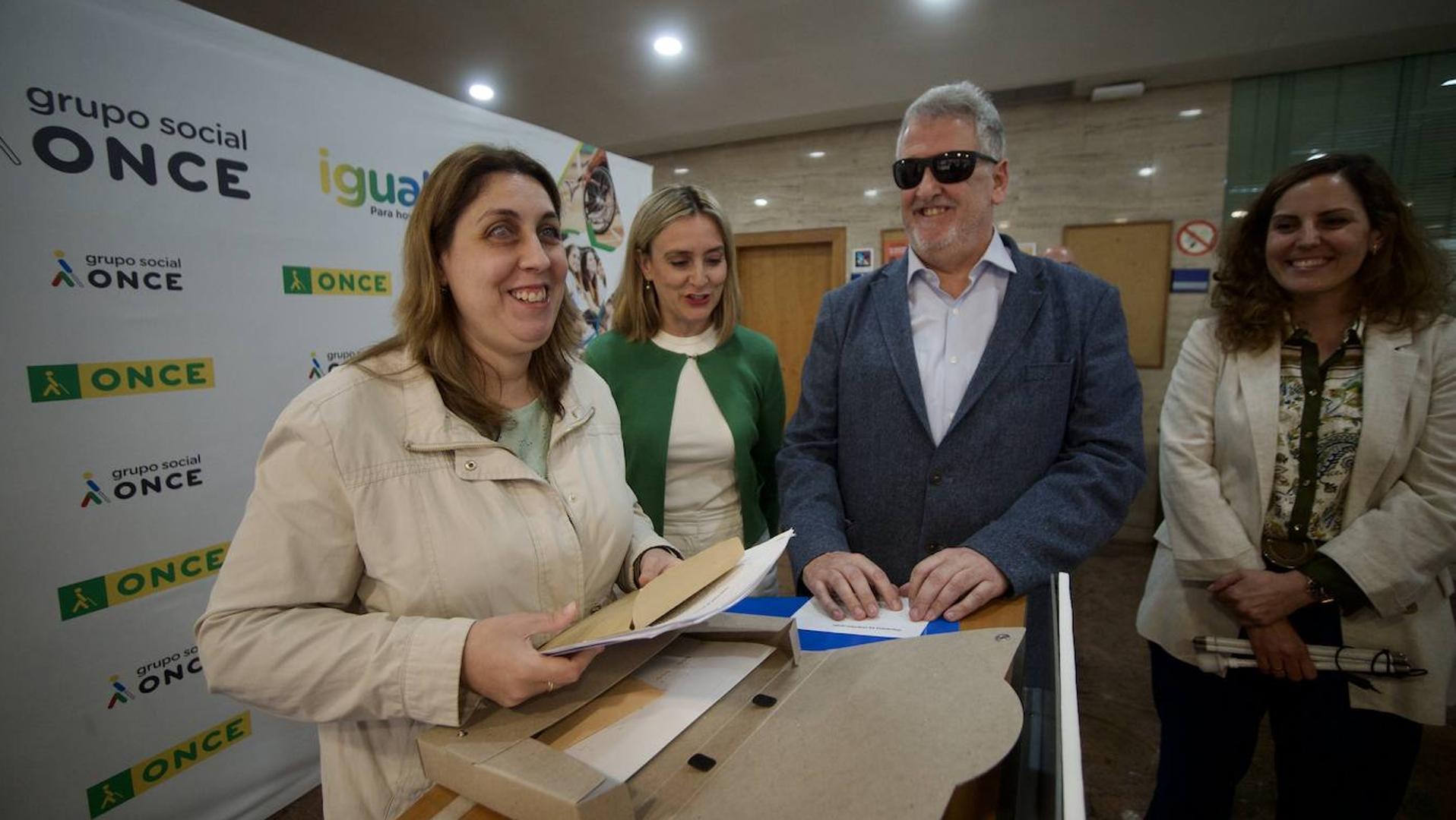 Sobres en braille para que nadie vote a ciegas en la Región el 28-M