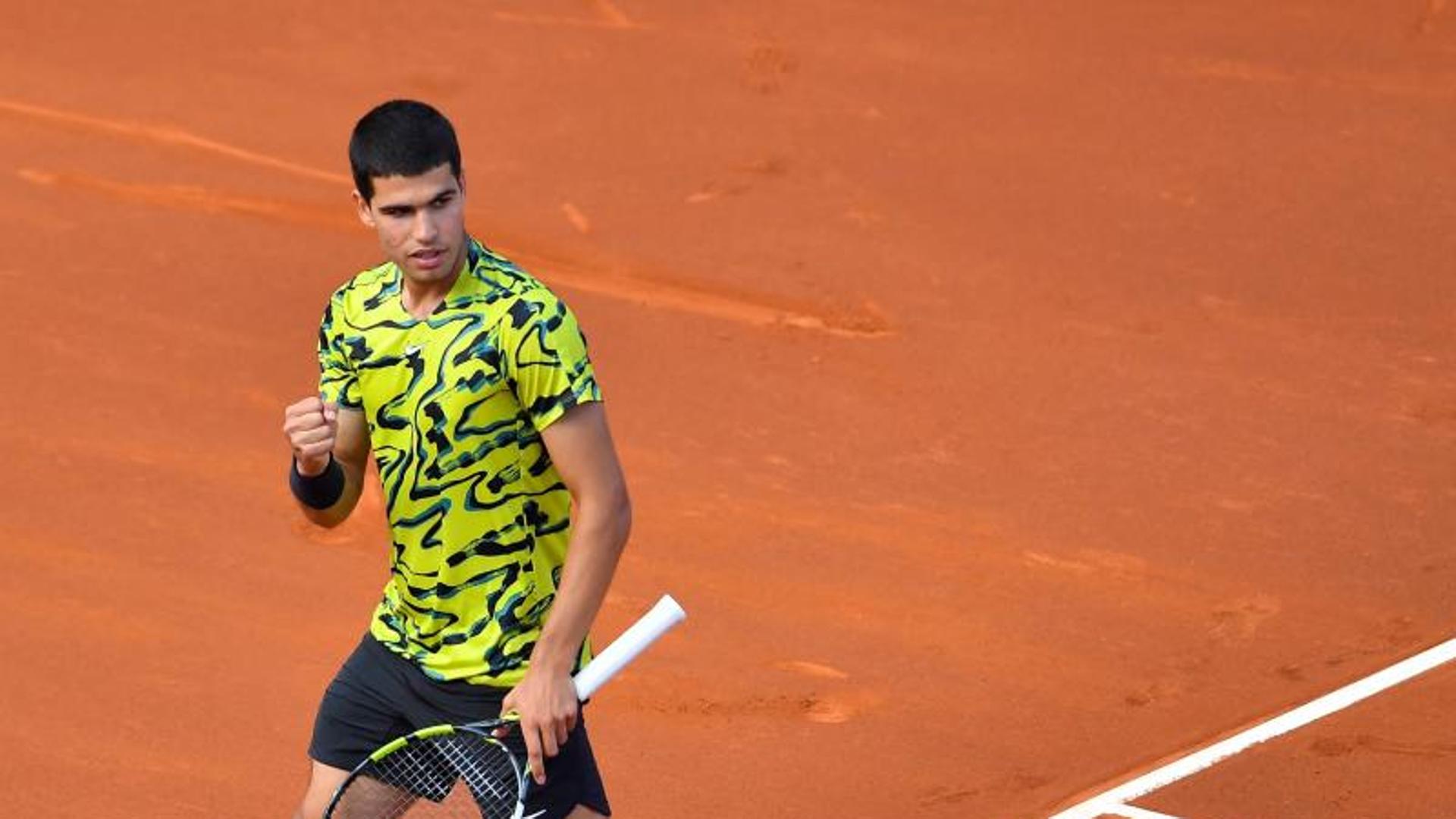 Alcaraz arrolla a Evans y se cita con Tsitsipas en la final