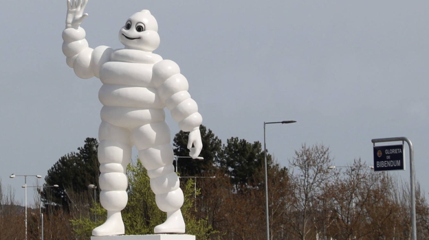 La figura de Bibendum se alza desde hace unos días en la glorieta que lleva su nombre, en Valladolid