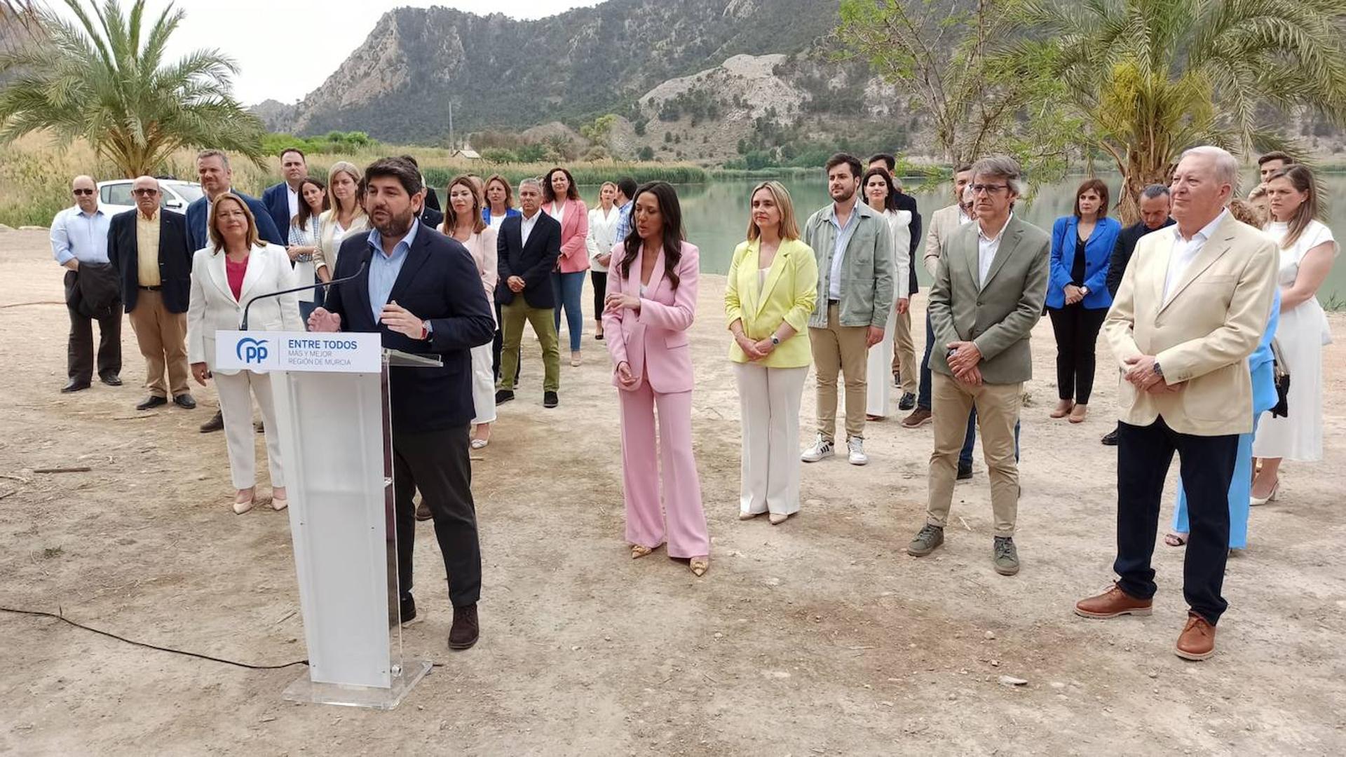 López Miras destaca la «experiencia» y la «capacidad de trabajo» de su lista para la Asamblea