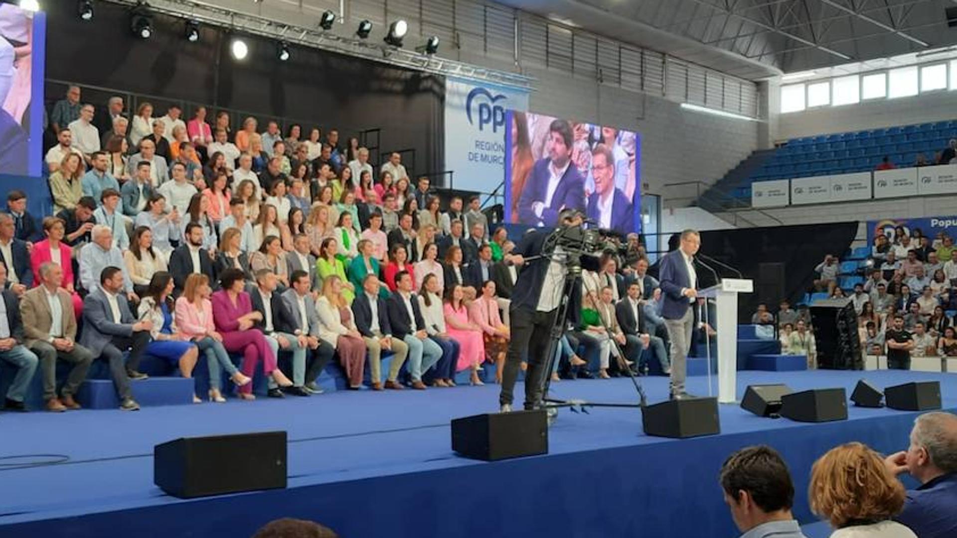 Feijóo preside la presentación de los 45 candidatos municipales del PP para el 28-M, en directo