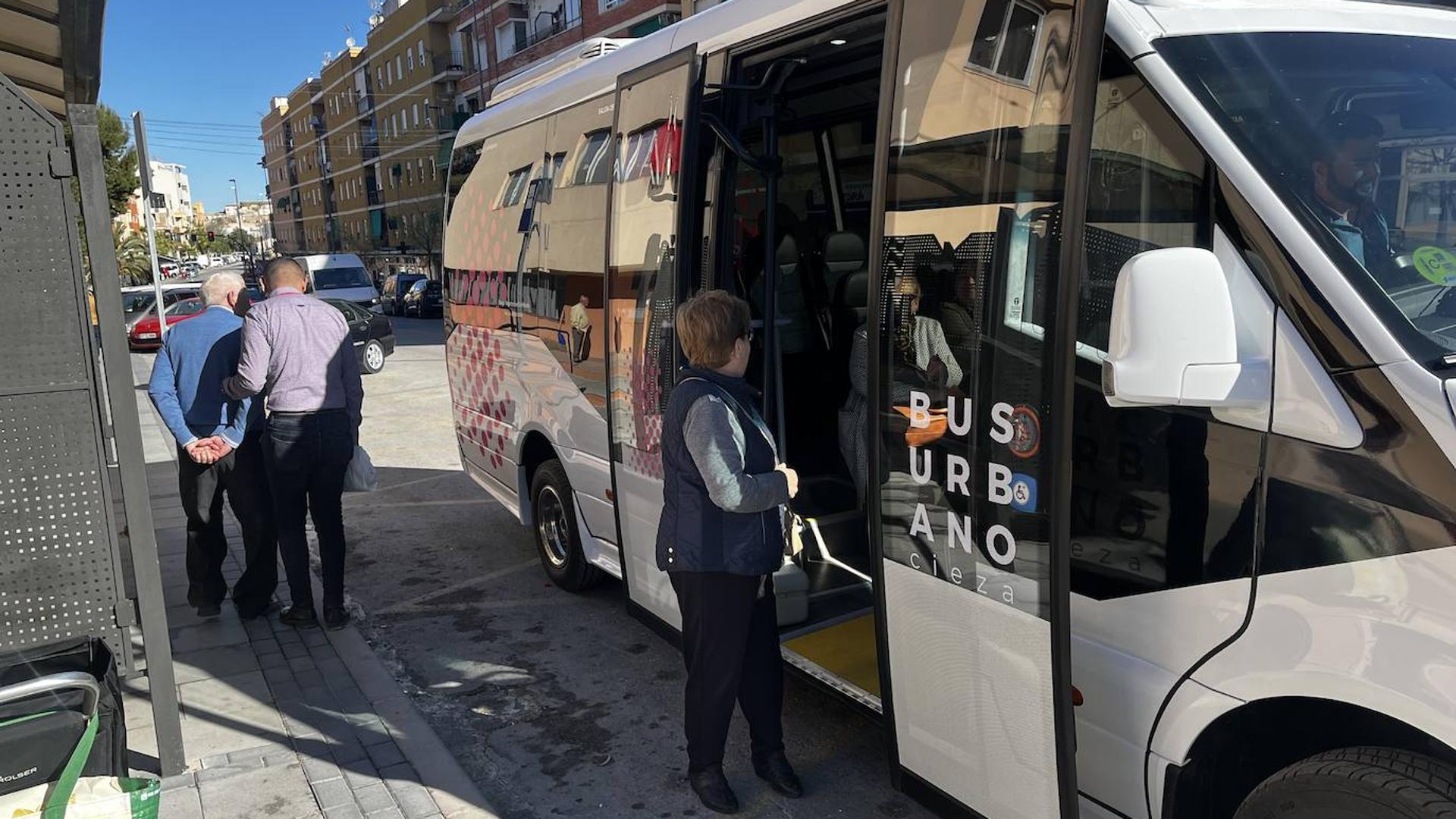 El bus urbano de Cieza vuelve a prestar servicio tras tres años sin recorrer las calles