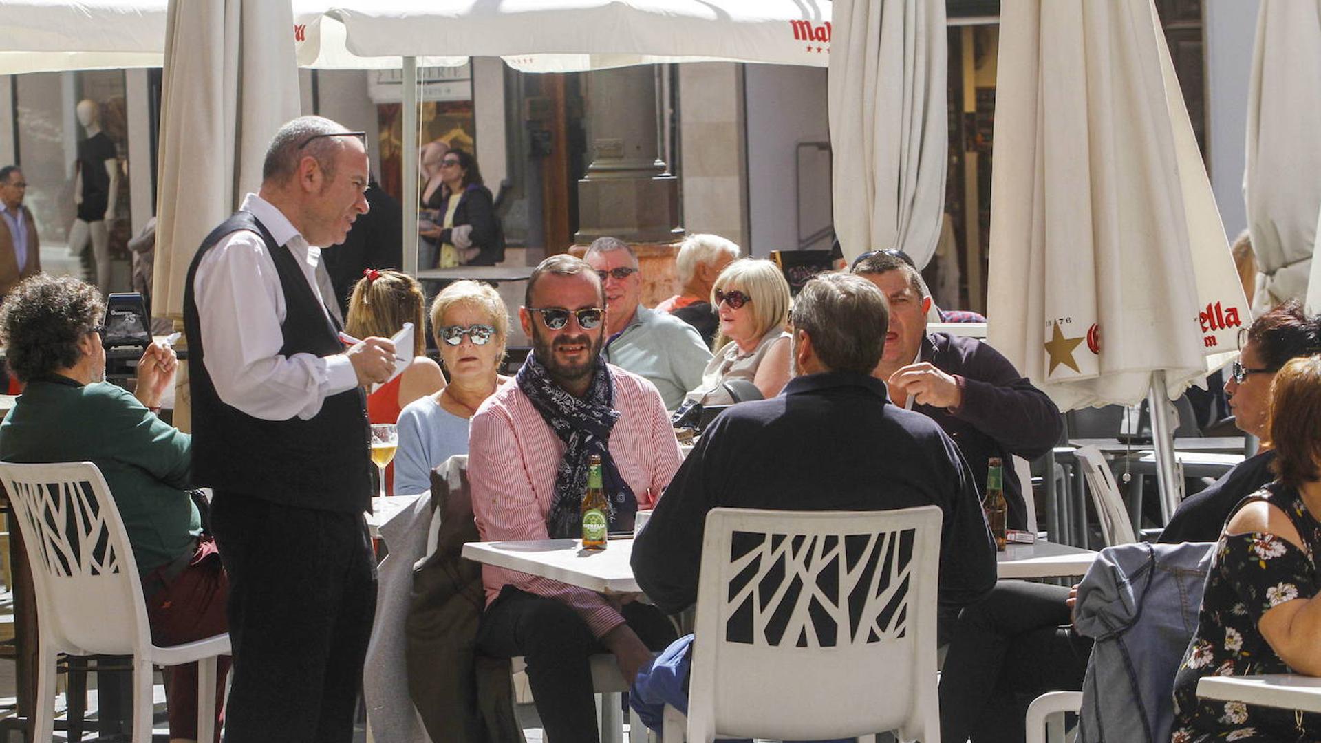 La Semana Santa tira del empleo y deja en marzo 1.268 parados menos en la Región de Murcia