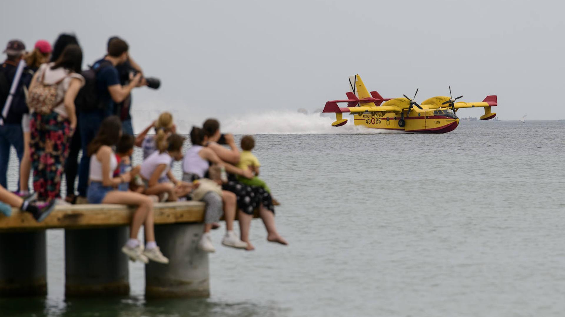 Las exhibiciones de hidros llenan las playas de Los Alcázares