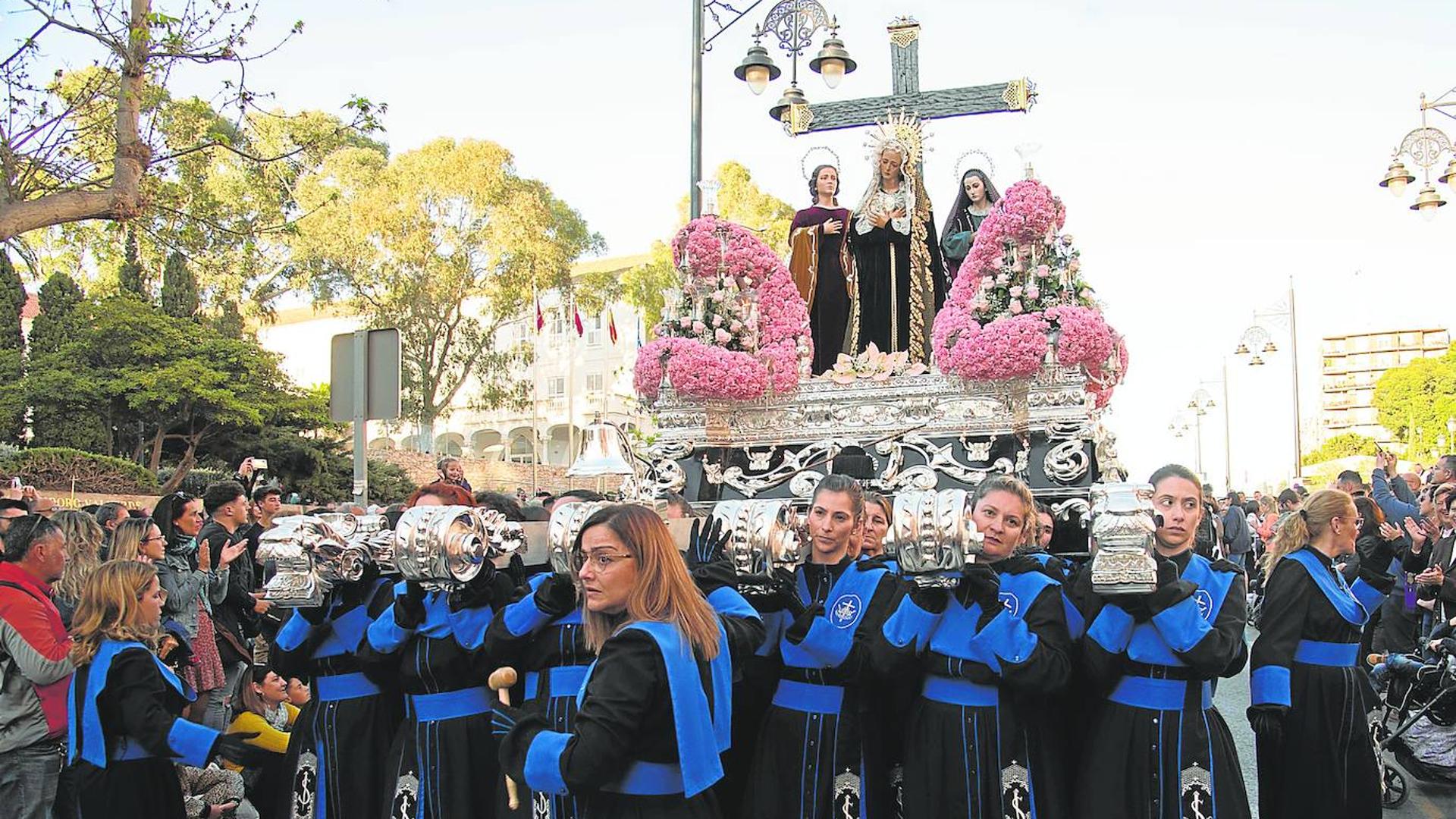 Las Santas Mujeres brillan junto a la Vera Cruz en Cartagena