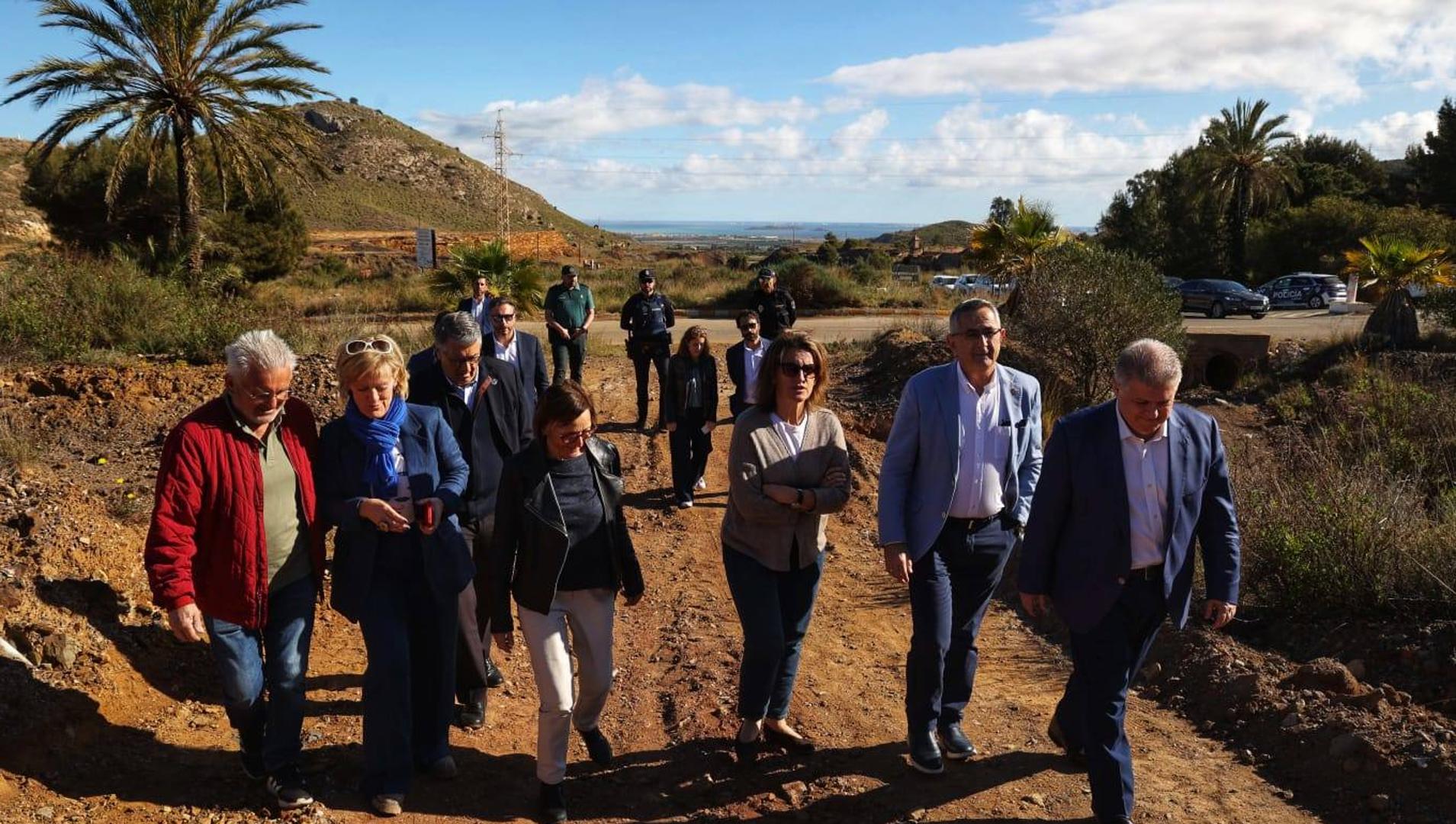 Teresa Ribera asegura que se extraerá parte de los materiales de la bahía de Portmán