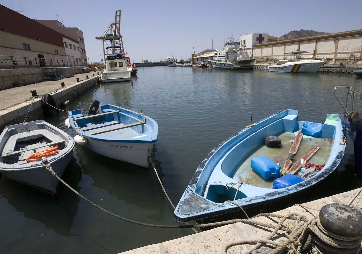 Investigan la desaparición de 5 personas, entre ellas una niña de 9 años, en una patera en aguas de Cartagena y arrestan al piloto