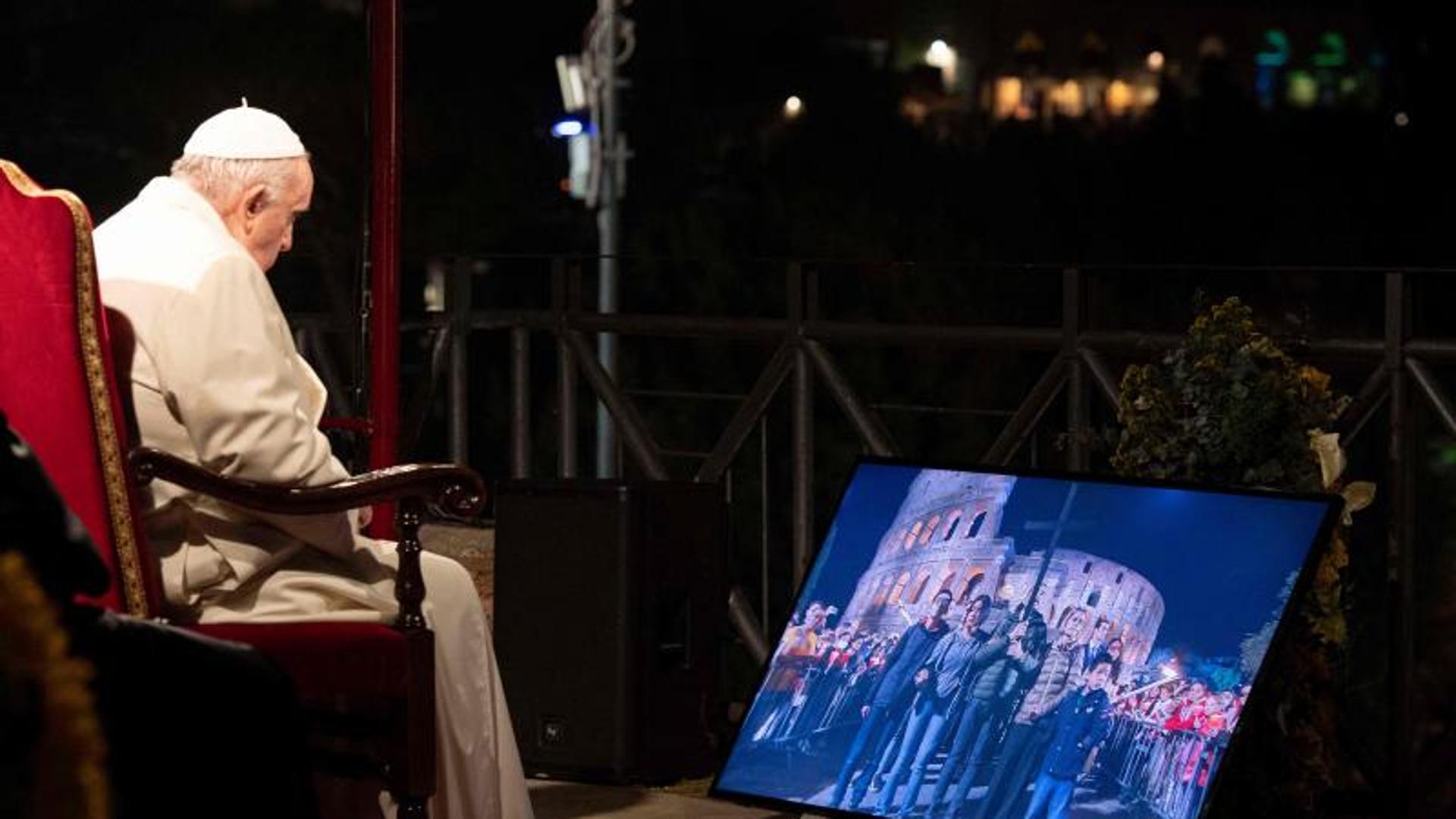 El Papa no acudirá al Vía Crucis en el Coliseo por el frío en Roma