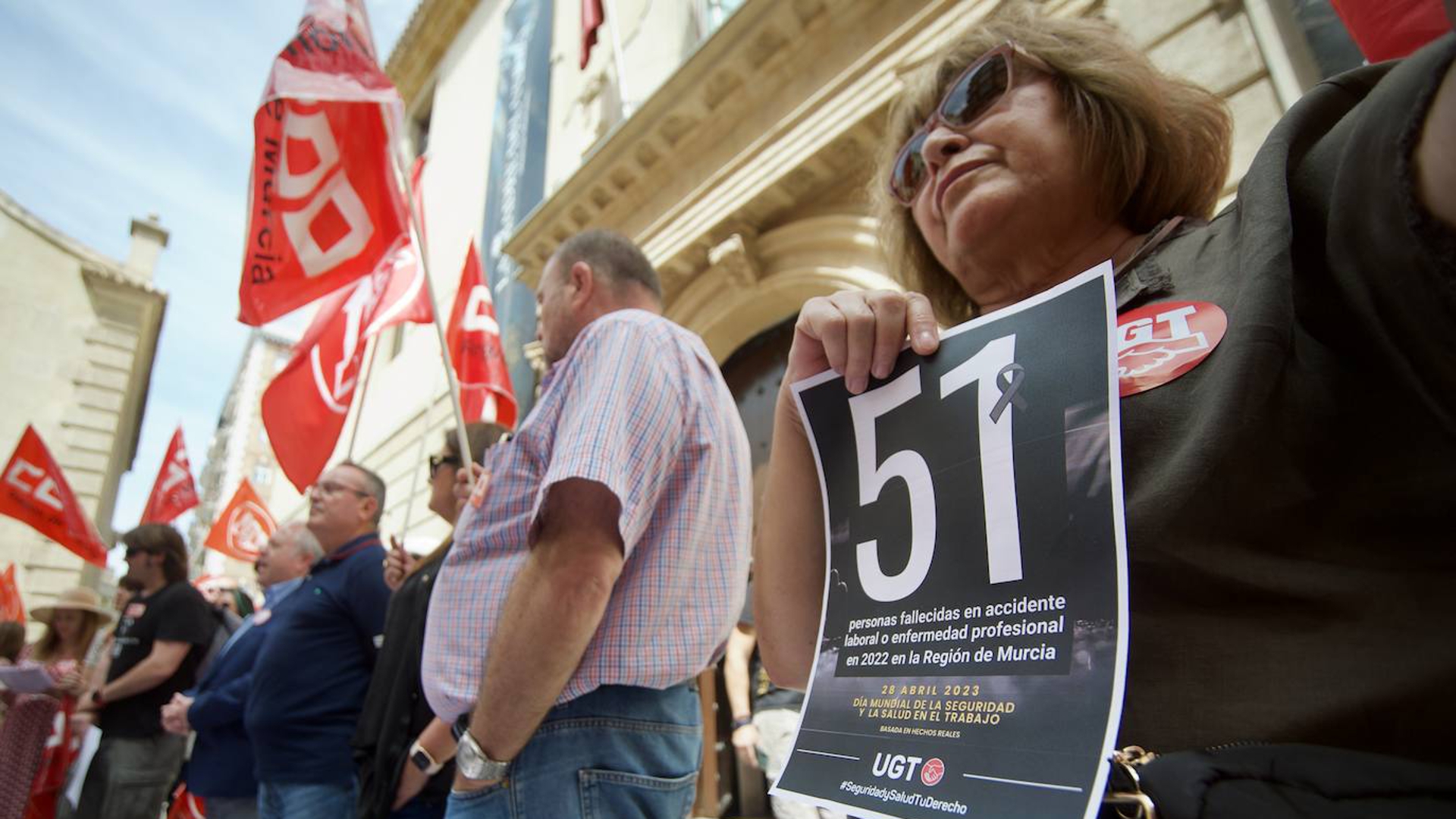 Los sindicatos protestan ante la Croem por «bajar los brazos» en la prevención de accidentes de trabajo