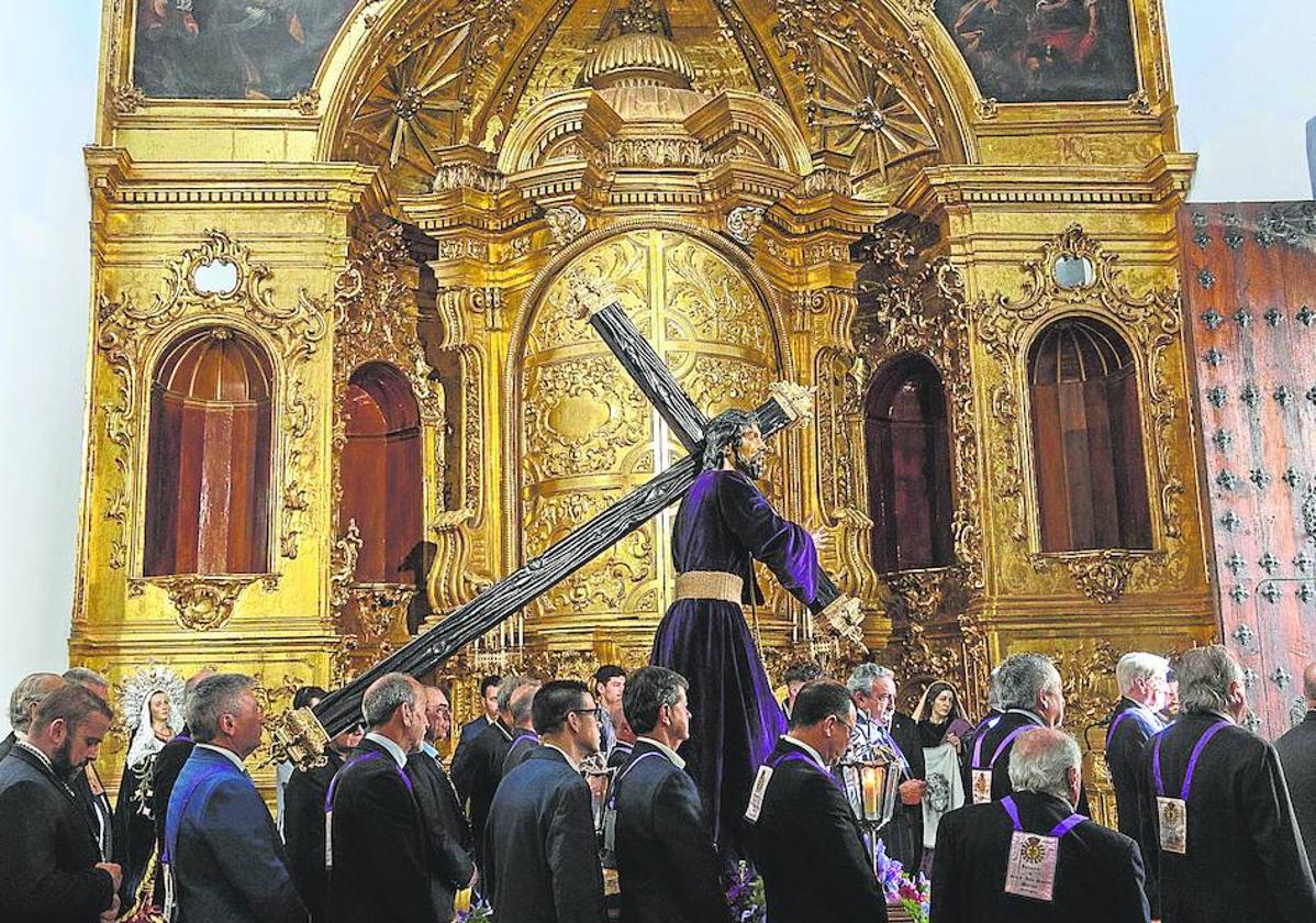 Ambientazo en los solemnes traslados en Cartagena