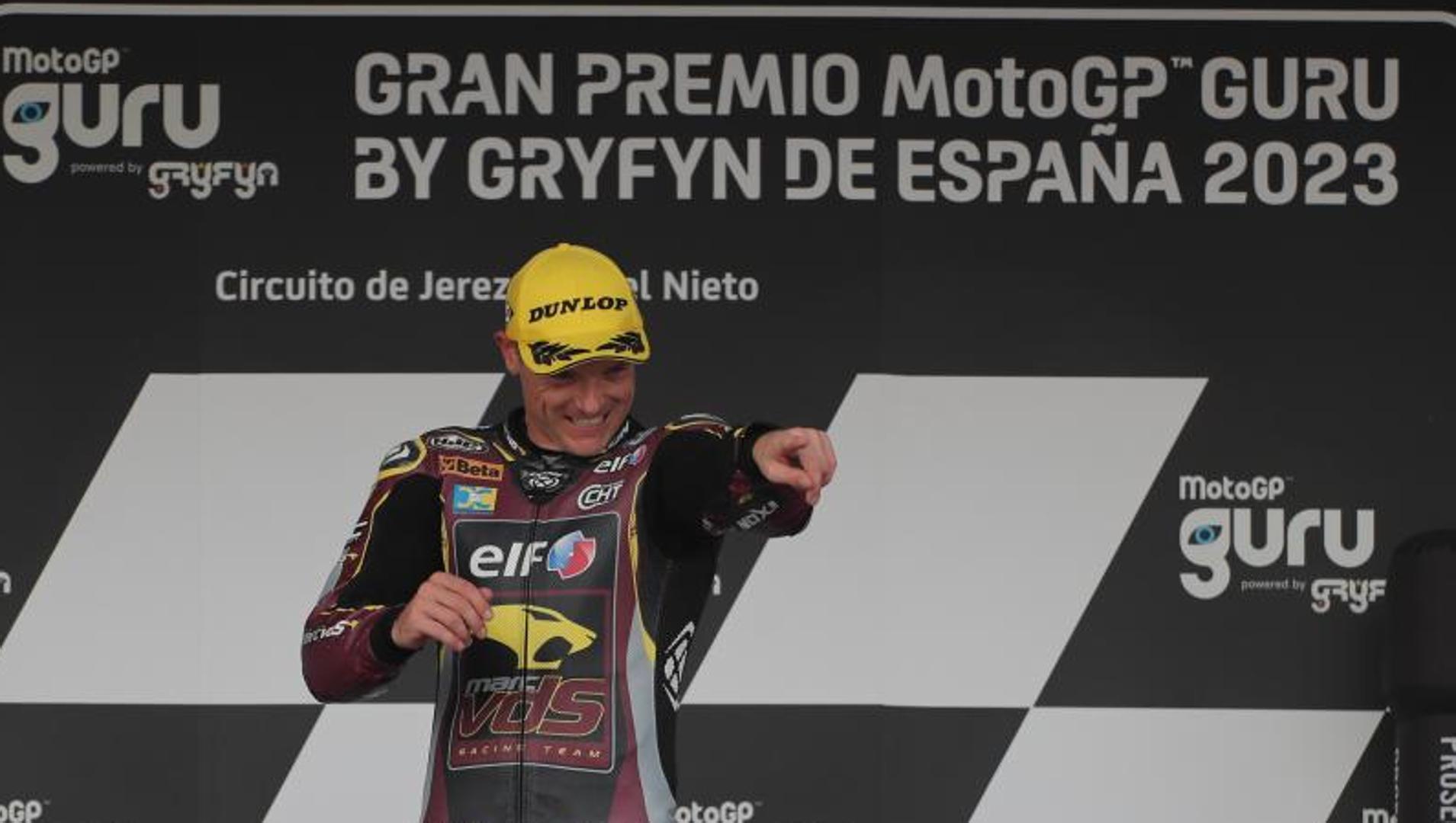 Sam Lowes no da opción al líder Acosta