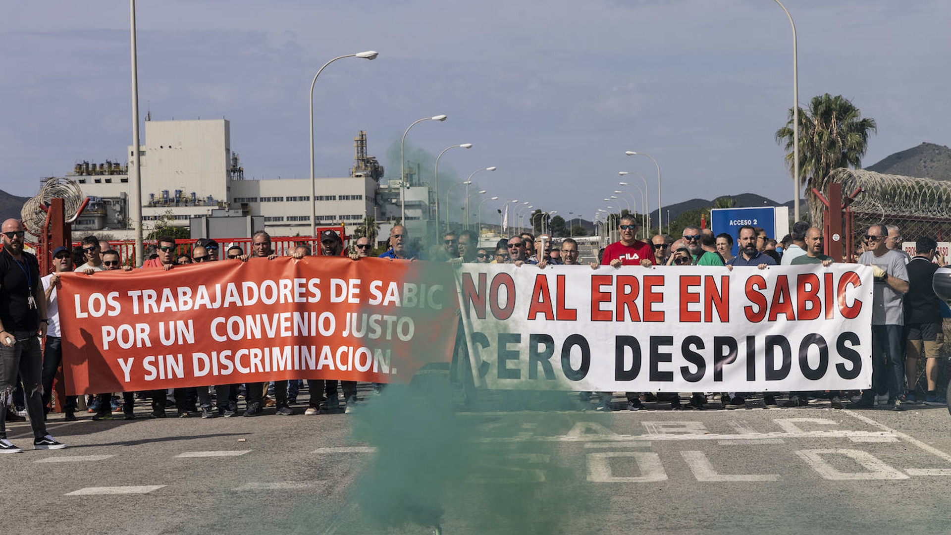 Los trabajadores de Sabic temen el cierre definitivo de la planta que paró en octubre