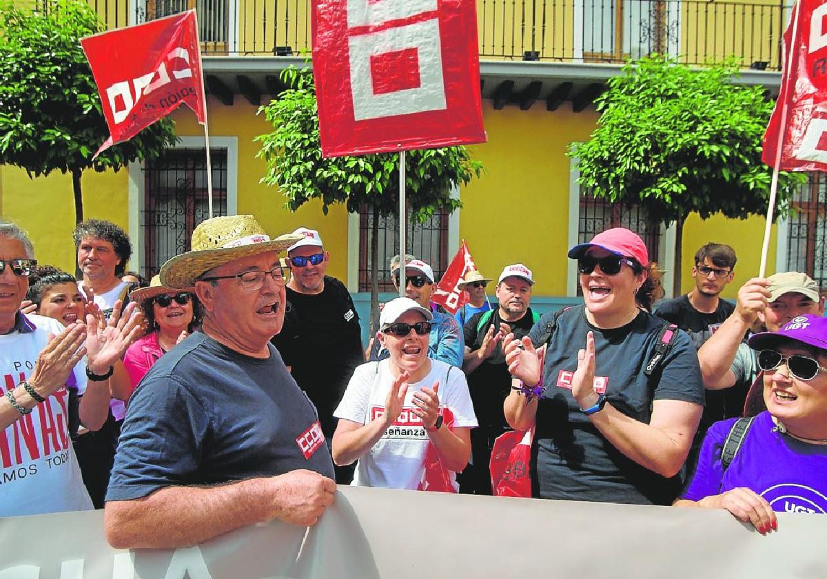 La marcha del Primero de Mayo reivindica bajar precios y subir salarios en la Región de Murcia