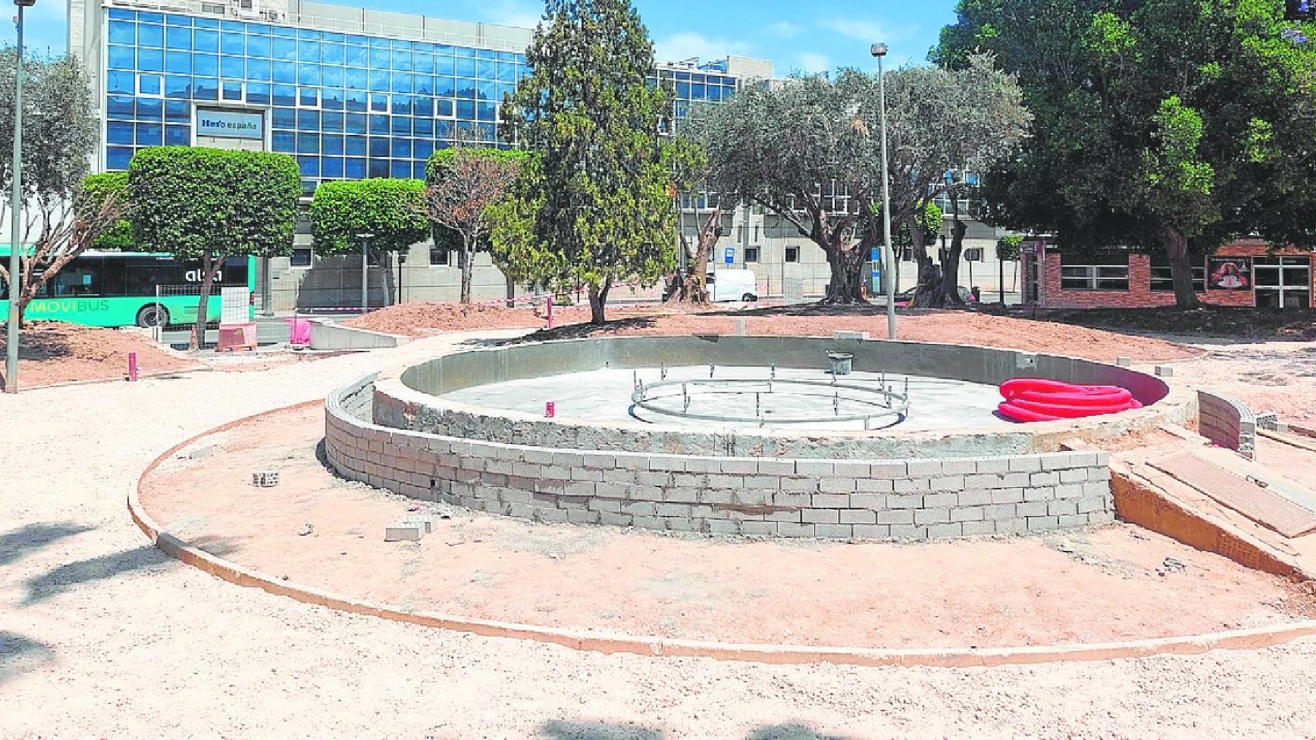 La plaza de España de Alcantarilla estrenará mobiliario y otro acceso antes de este verano