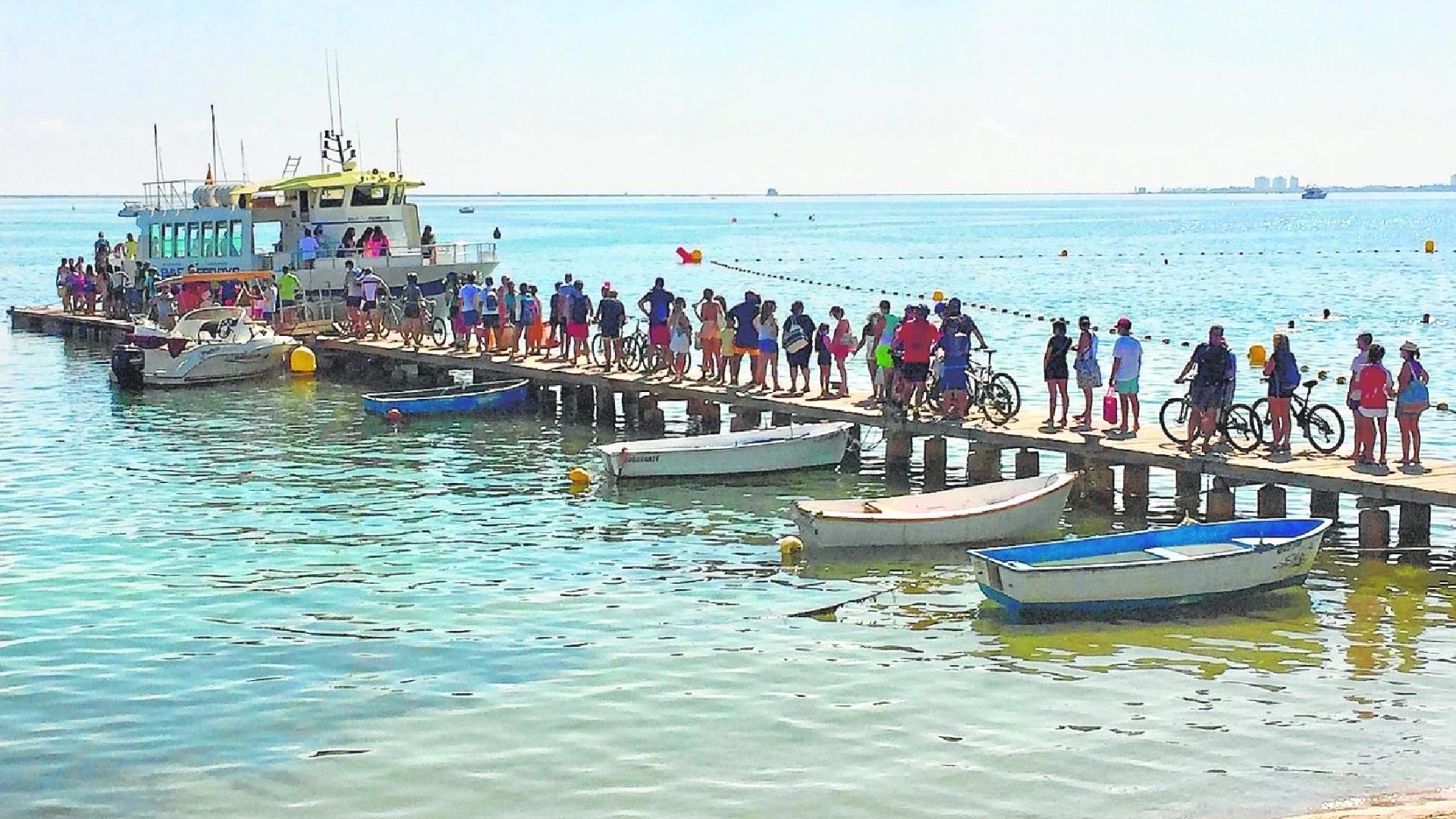 Tres ‘taxis’ marítimos sustituirán al ferry de La Manga tras cinco meses sin servicio