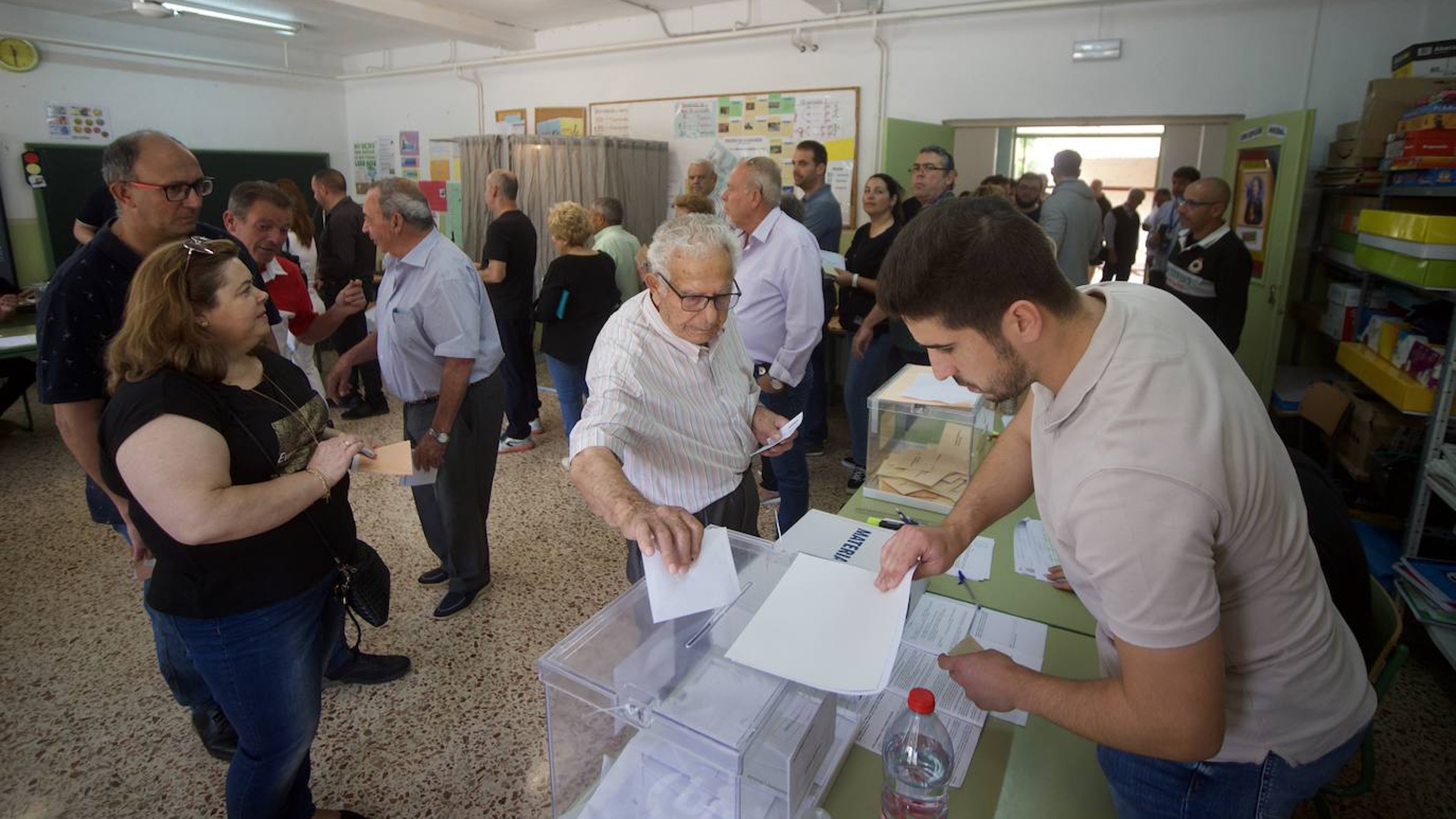 Tranquilidad, tónica general de la primera parte de la jornada electoral en la Región de Murcia