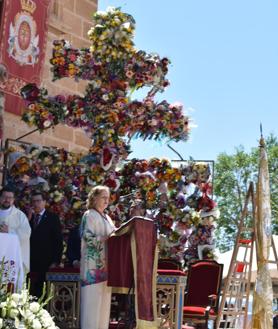 Imagen secundaria 2 - Miles de pétalos para la Vera Cruz en Caravaca